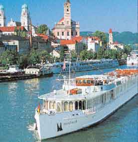 Photo of a tour boat on the Danube.