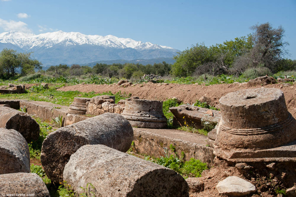 Photo of ruins in Crete.